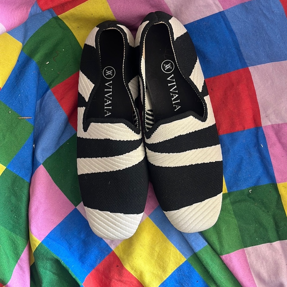 Vivaia Black and Cream Loafers Cool Print 38.5/ 8.5 EUC